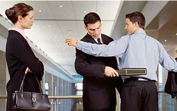 手持金屬探測器安檢現場