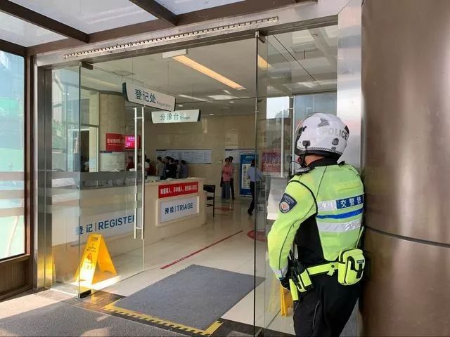 輔警處理交通事故被撞犧牲交通防闖入預警系統