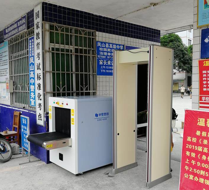 鳳山新聞報道鳳山縣高中安裝安檢門與行李安檢